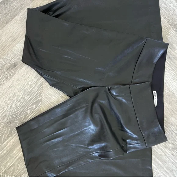 Alice + Olivia vegan leather pants - Picture 4 of 5